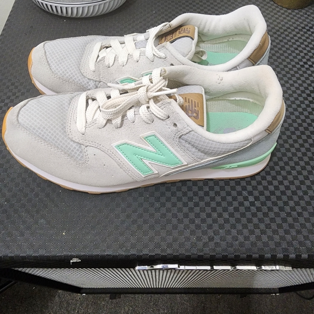 New Balance Women's WL686TCS Gray/green sneakers